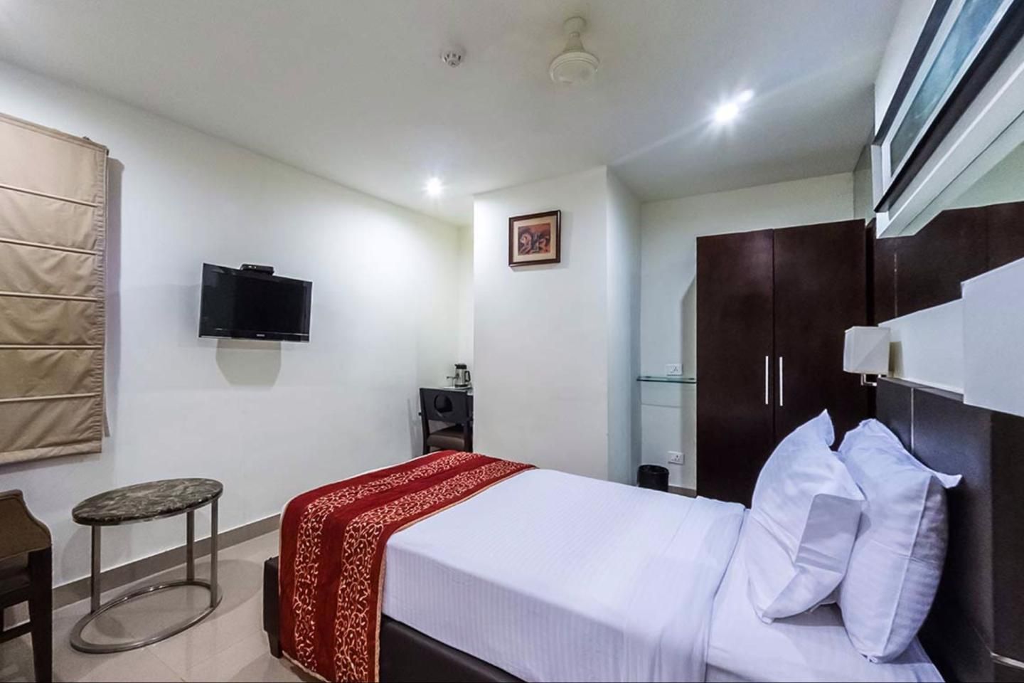 SVN Grand Hotel Standard Room 5