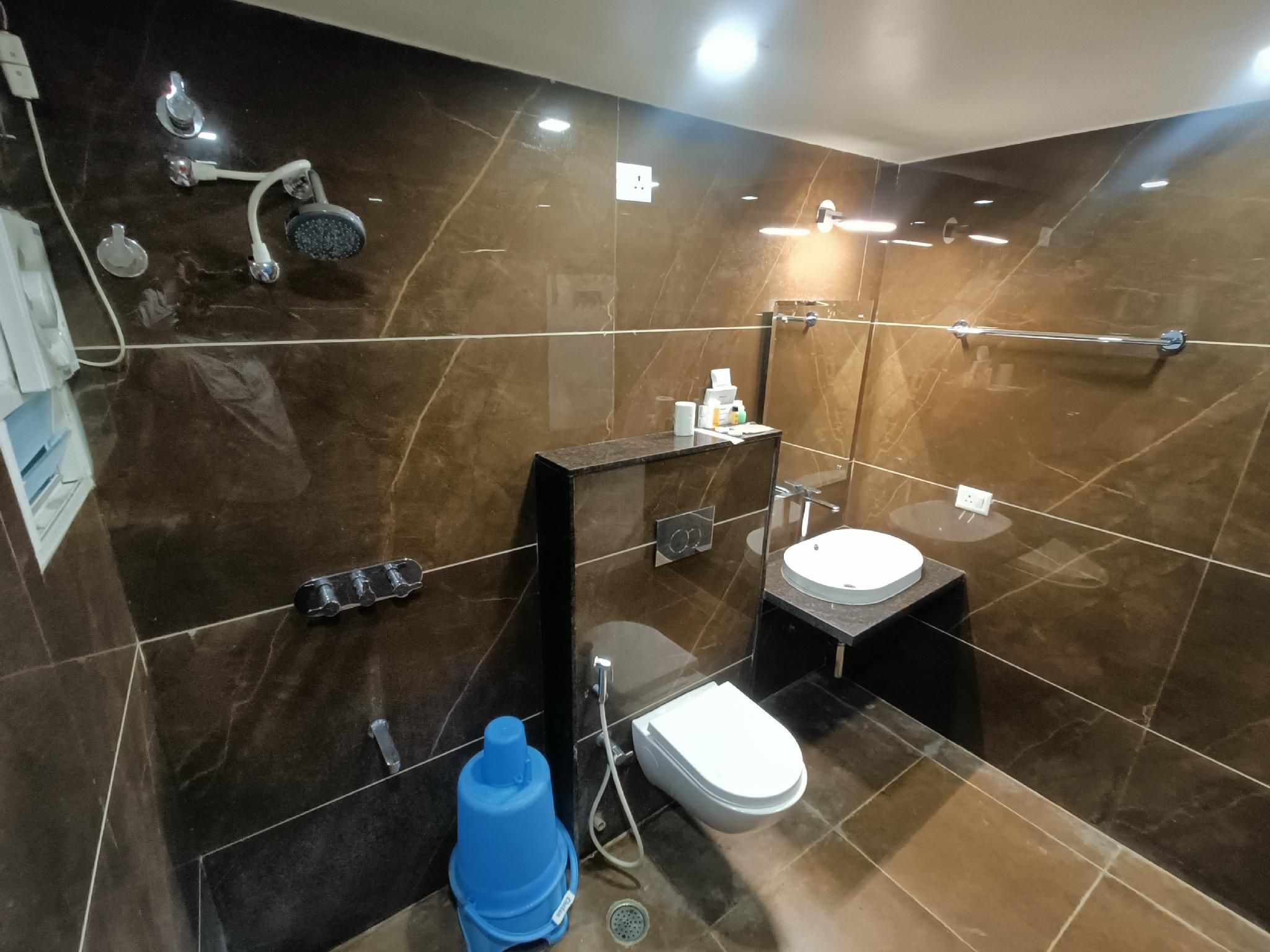 New SRS Hotel Deluxe Double AC 4