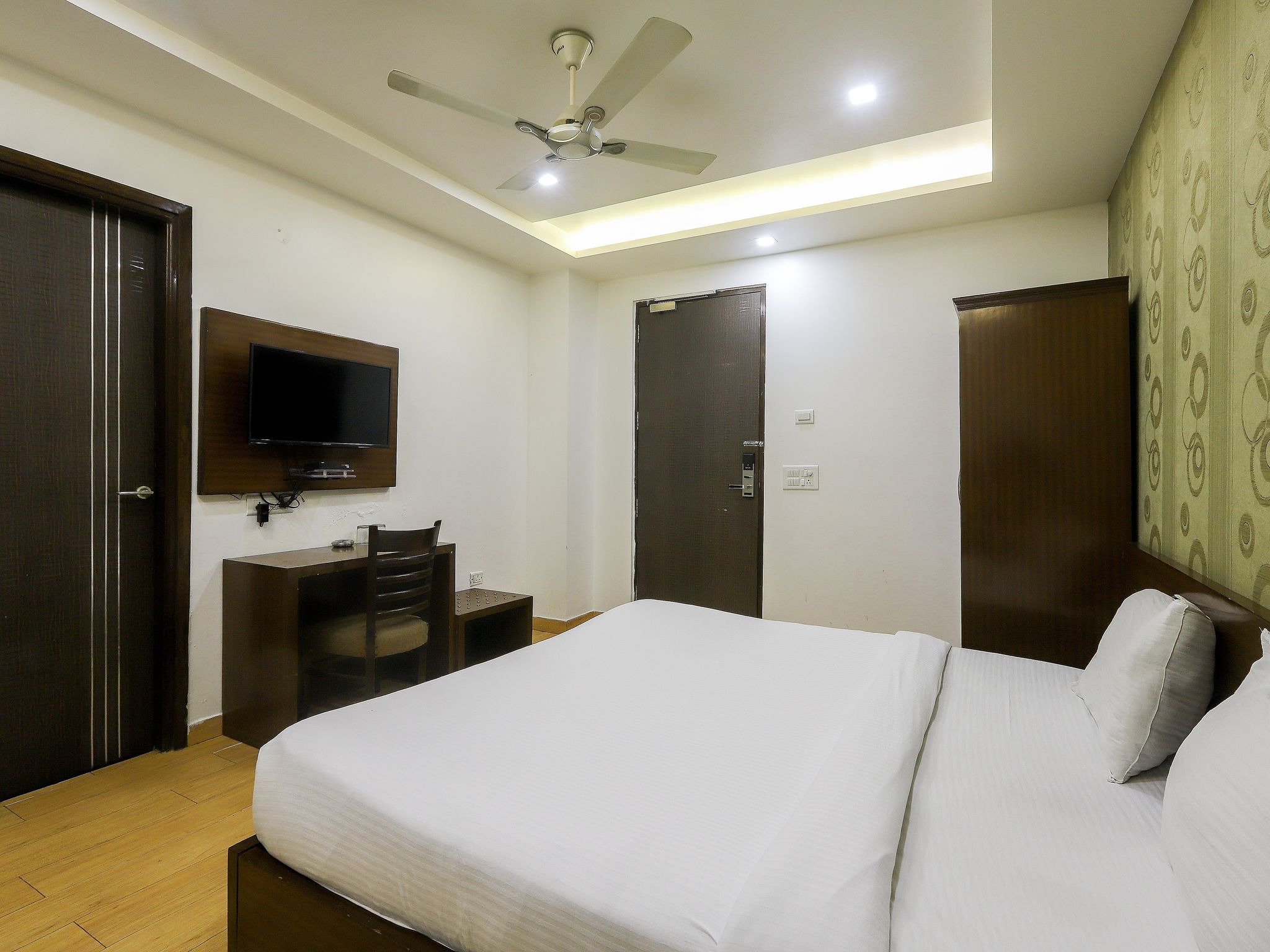 Hotel Mukund Residency Super Deluxe Room With Free WIFI 19