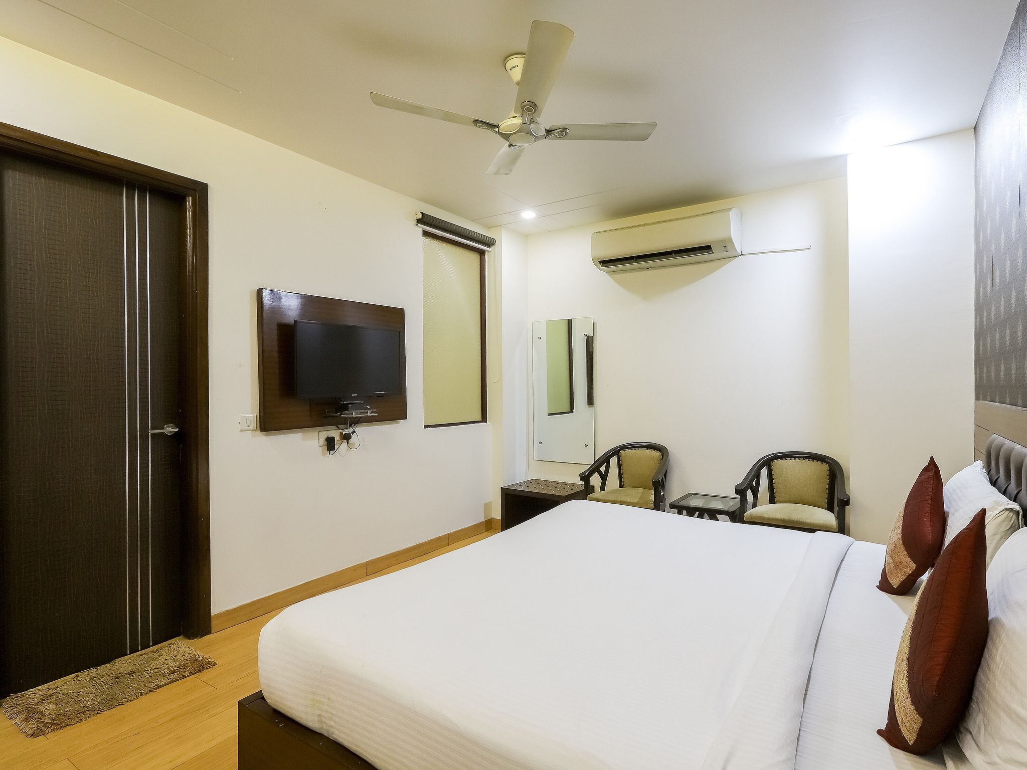 Hotel Mukund Residency Super Deluxe Room With Free WIFI 15