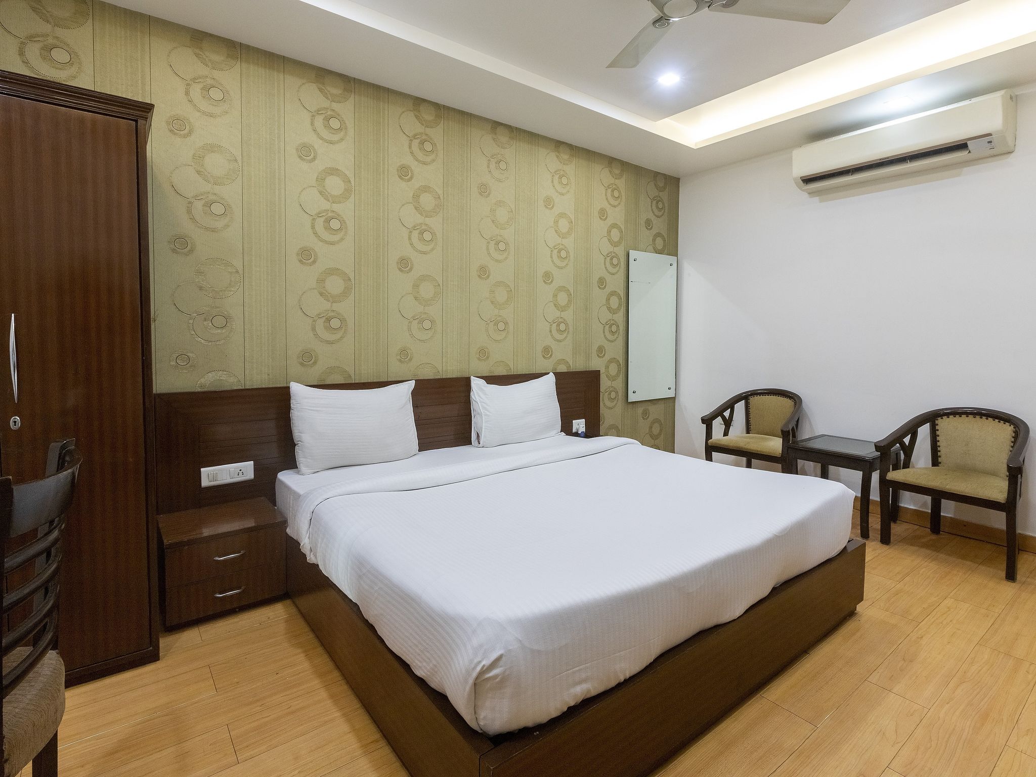 Hotel Mukund Residency Super Deluxe Room With Free WIFI 12
