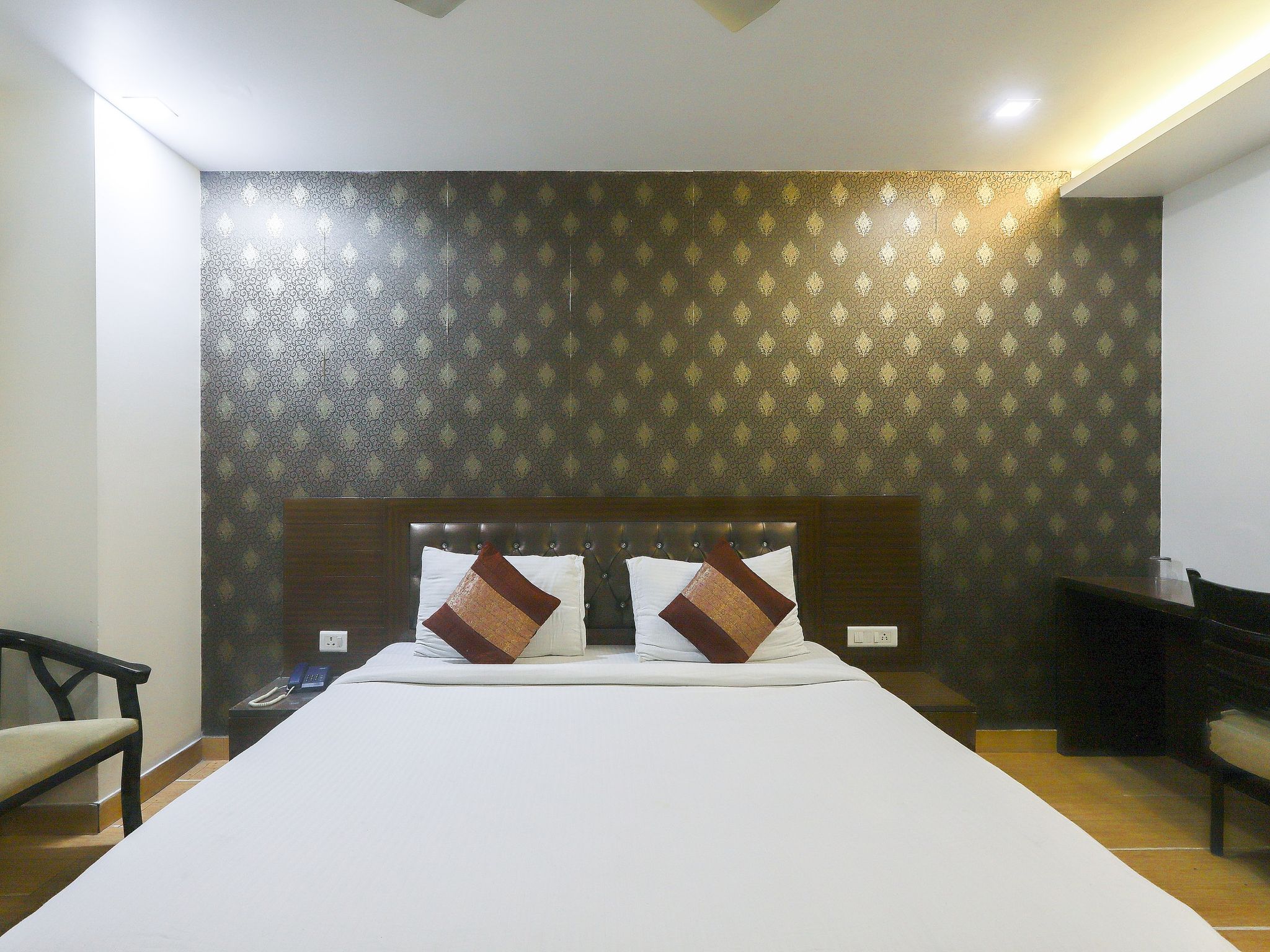 Hotel Mukund Residency Super Deluxe Room With Free WIFI 3