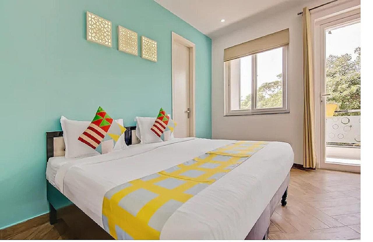 Deluxe Room with Garden View & Balcony