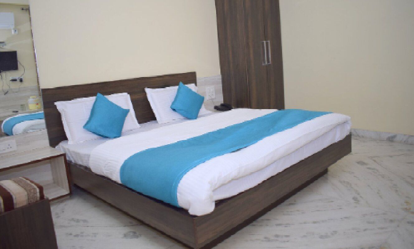 Deluxe Double Bed AC Room