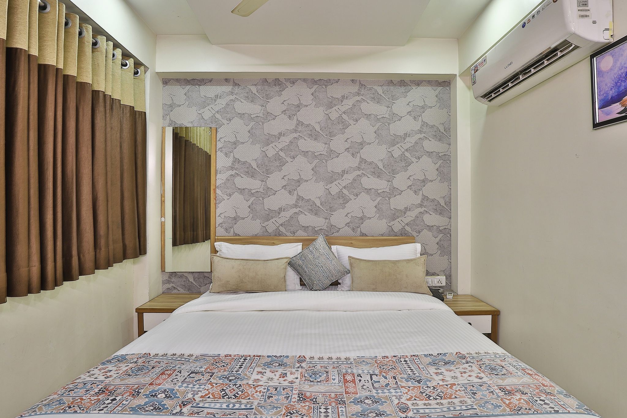 Hotel Red Rose Non AC Room