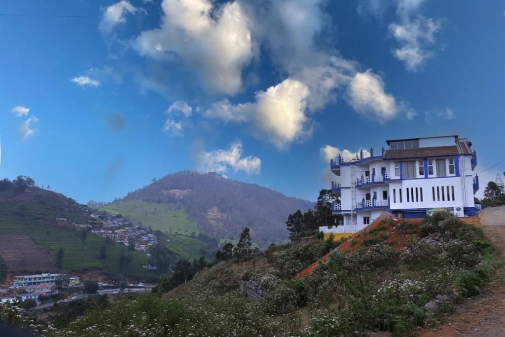 Cloud Nine Kothagiri By LexStays