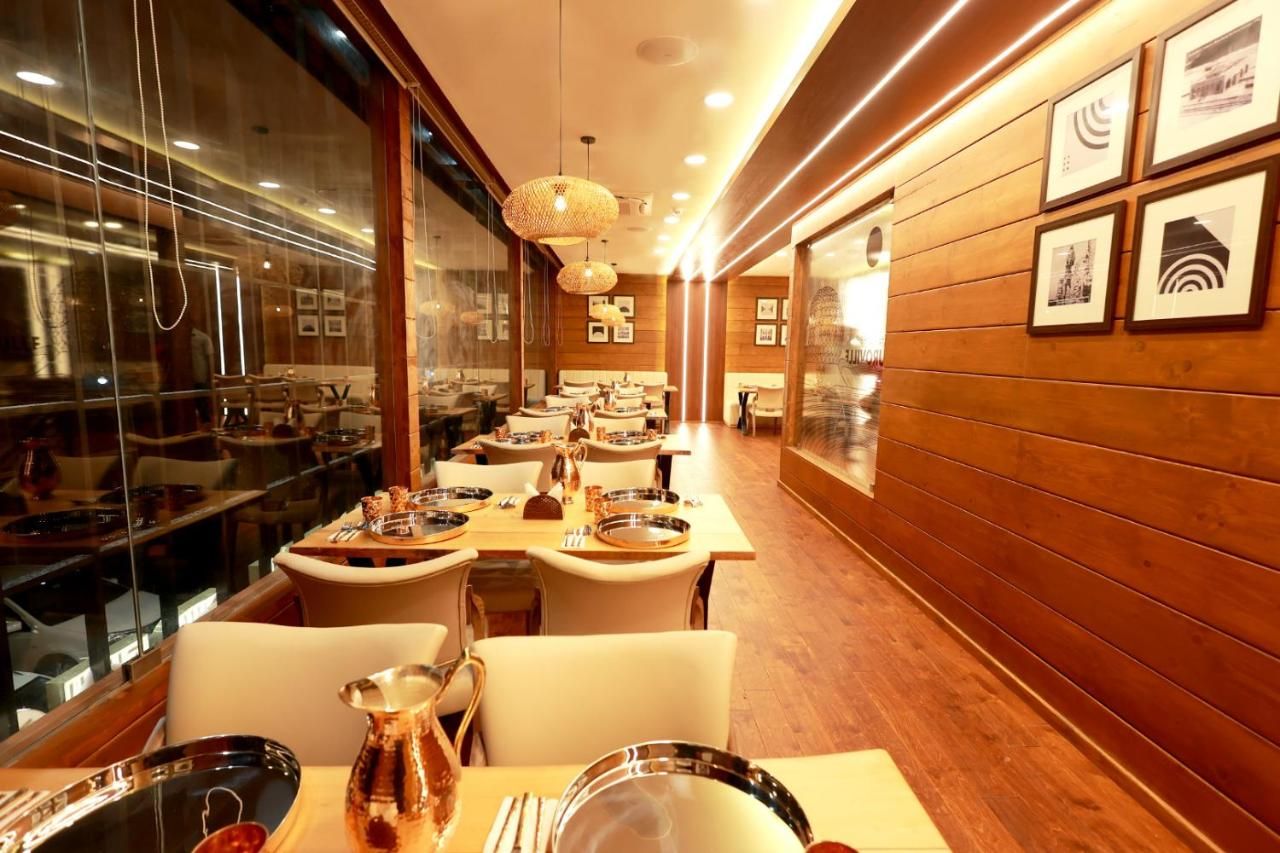 Food & Dining