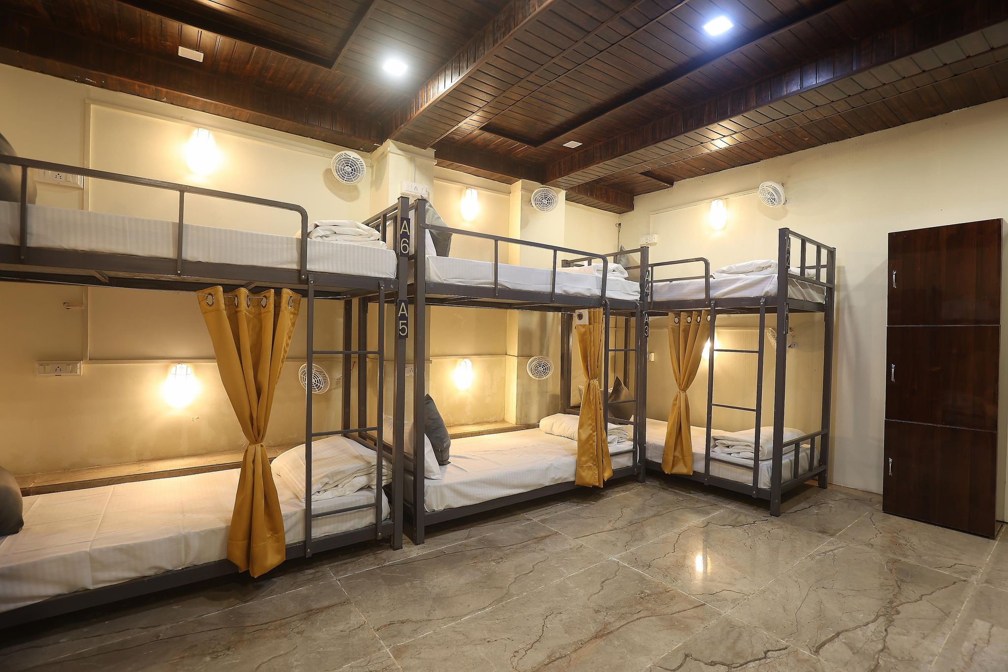 10-Bed Mixed Dormitory Room