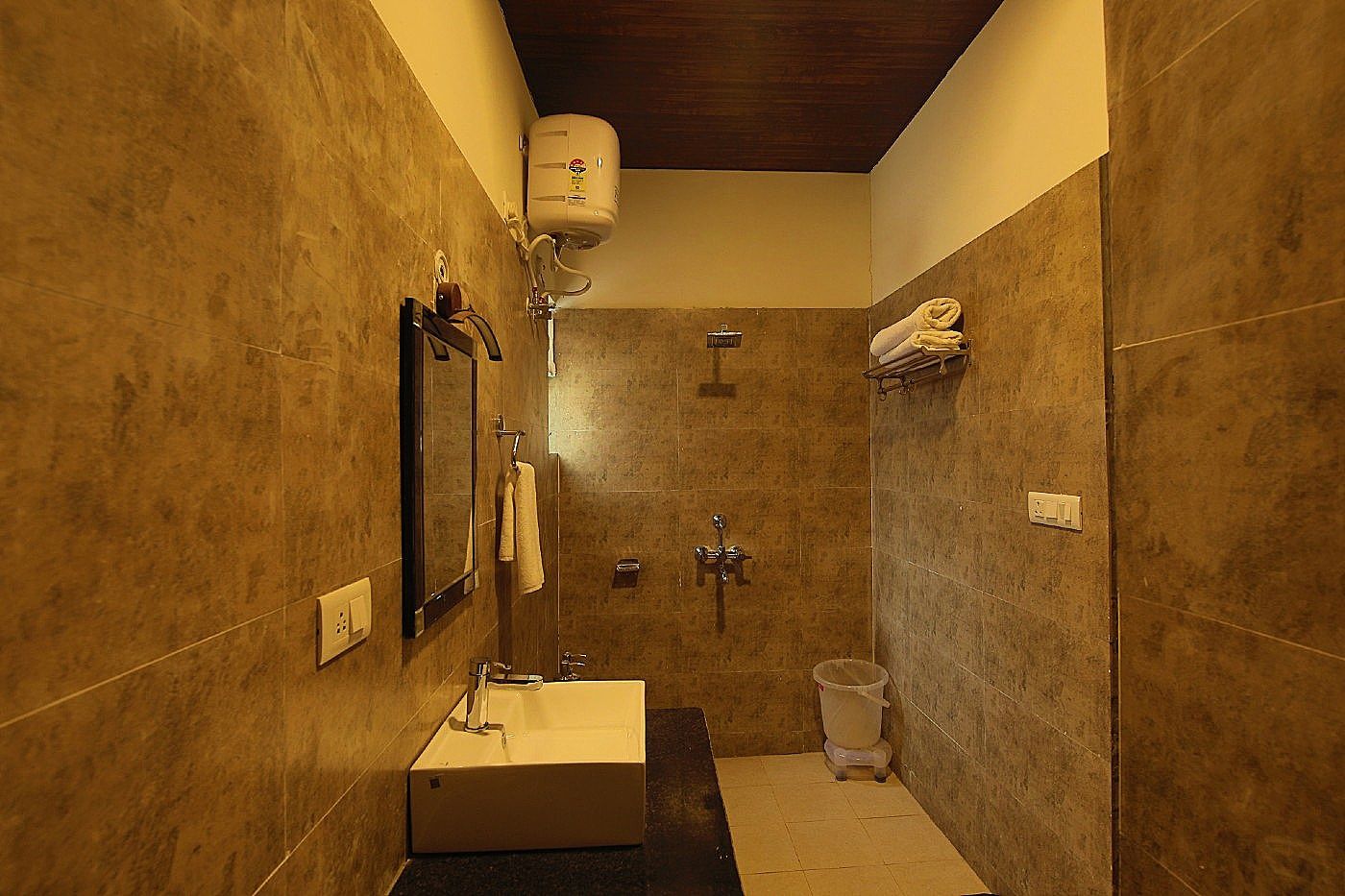 DLS MJ River Resort Luxury Cottage with Balcony 7