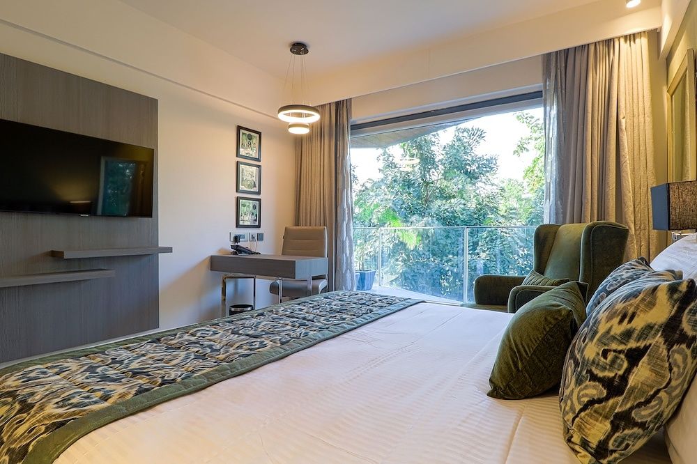 AIR by Ahuja Residences Premium Double Room 16