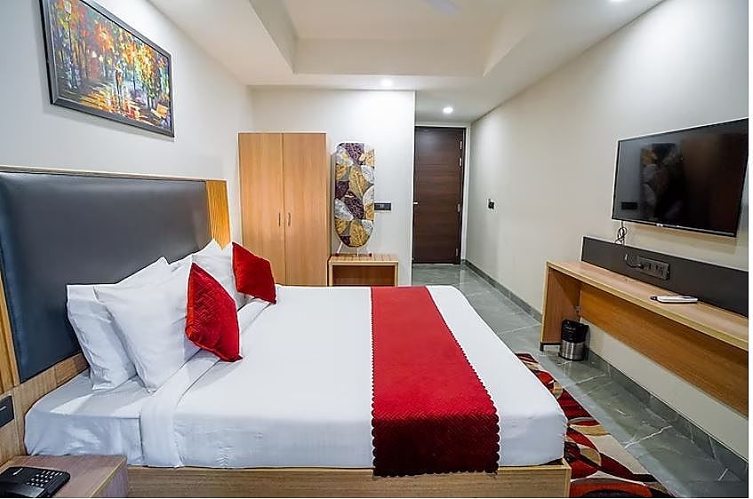 Saltstayz Premier - Cyber Hub Deluxe Room (Sanitized Room)