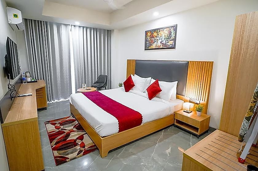 Saltstayz Premier - Cyber Hub Deluxe Room (Sanitized Room) 2