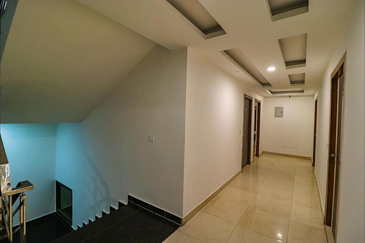 Side Image 2