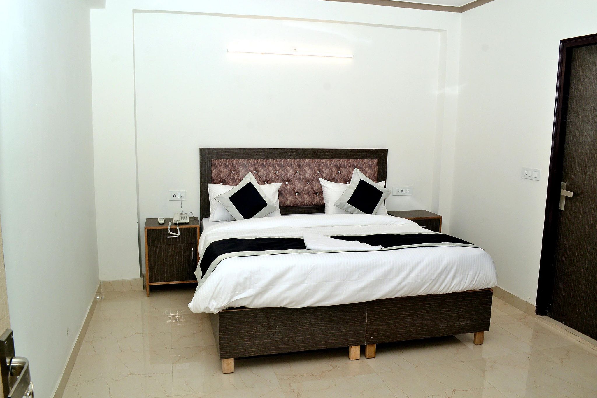 undefined Hotel Dolphin International 9