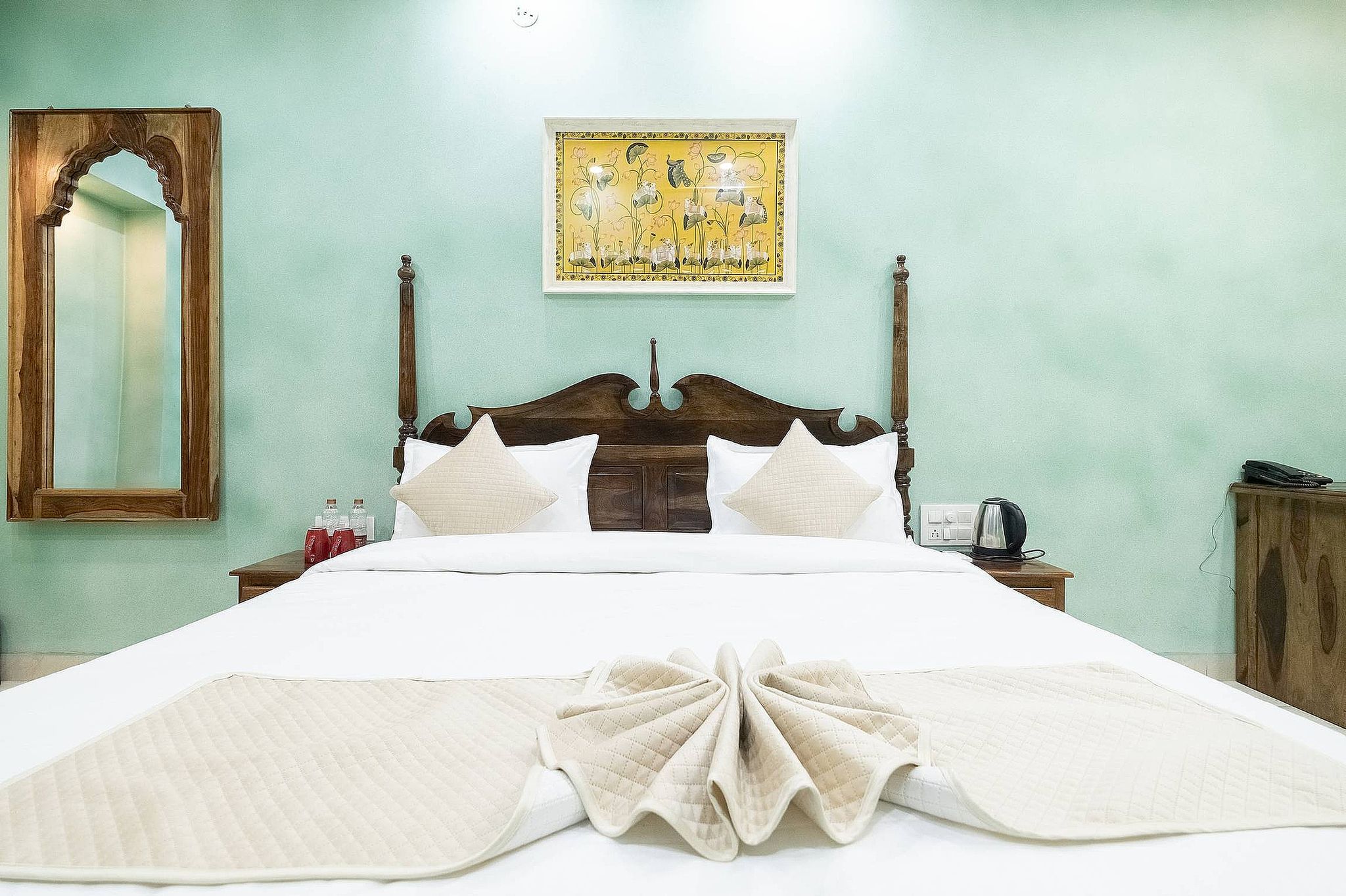 Baari House of Fusion Super Deluxe Room 8