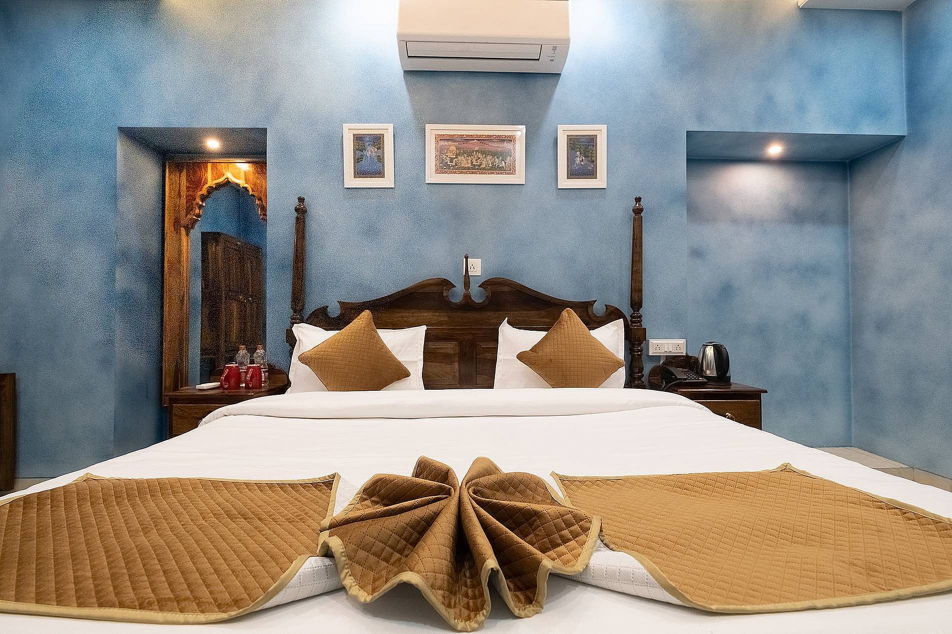 Baari House of Fusion Super Deluxe Room 12