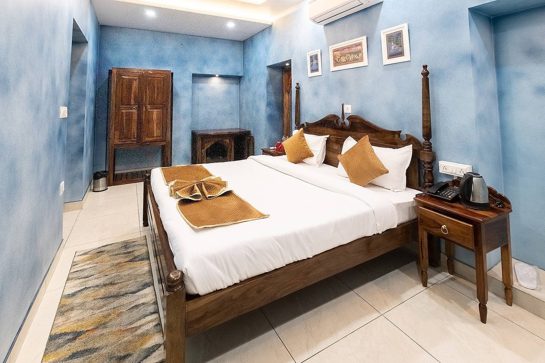 Baari House of Fusion Super Deluxe Room 9