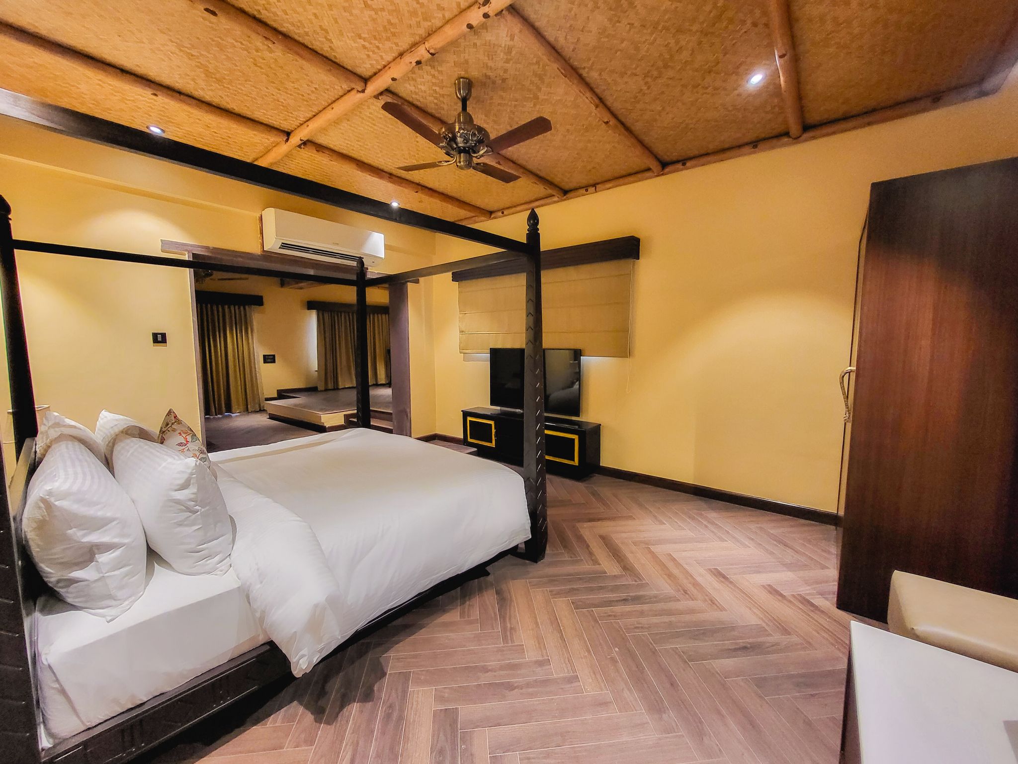 Legacy Suite with Jacuzzi