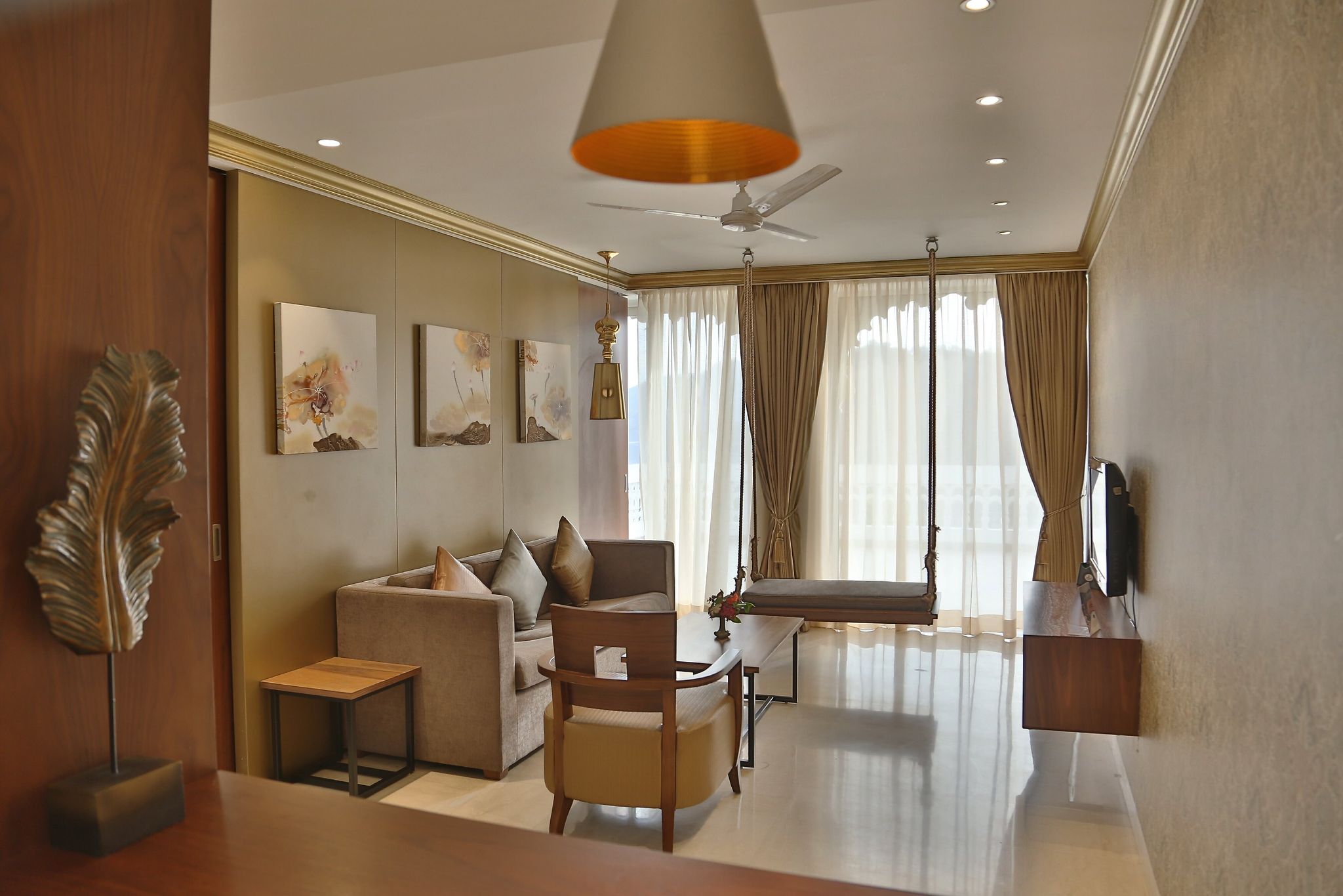 Luxury Suite with Lake View