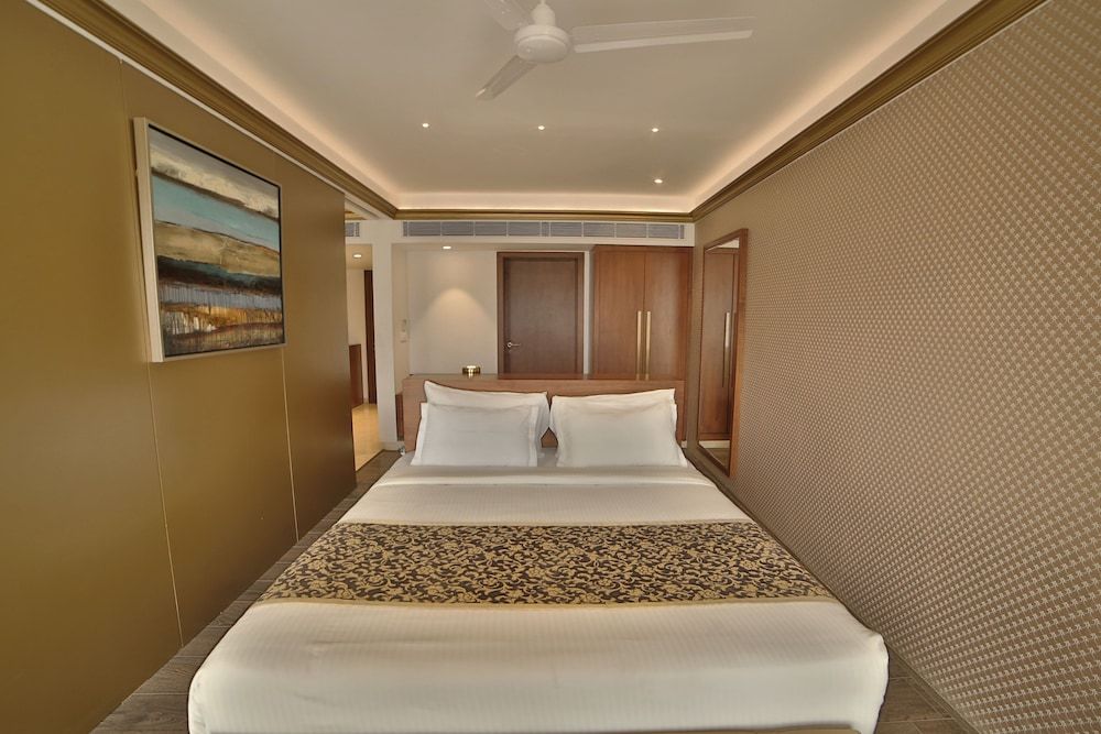 Jaisamand Island Resort Heritage Suite