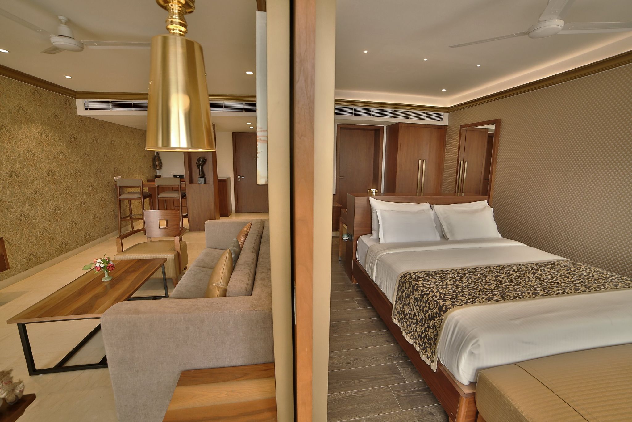 Luxury Suite with Lake View