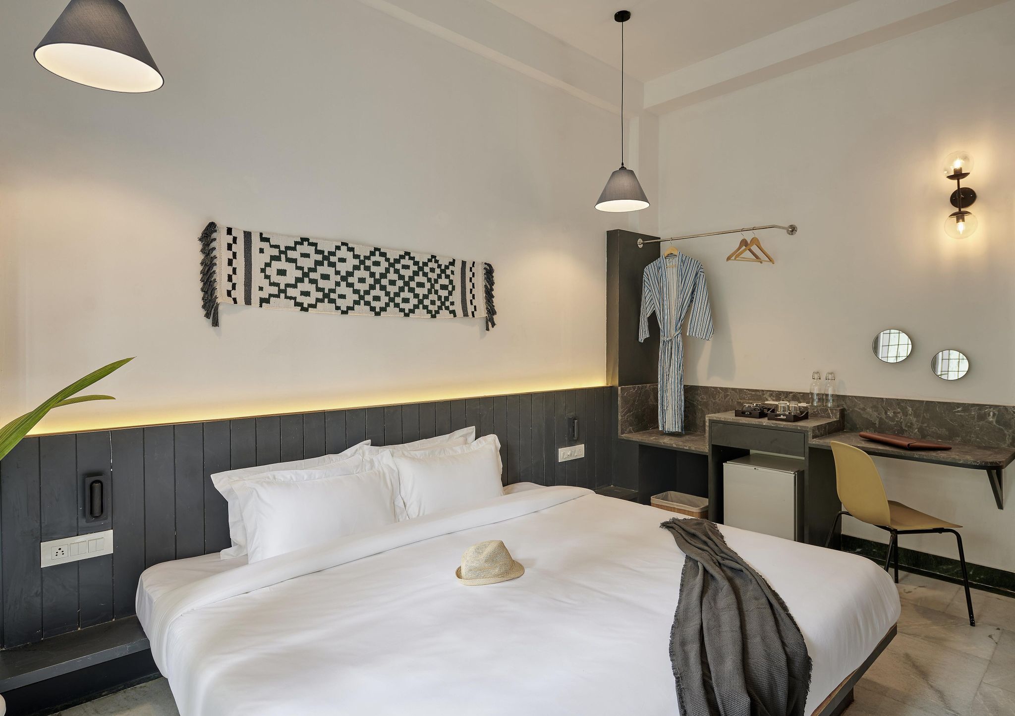 Poshtel VNS Queen Room 5