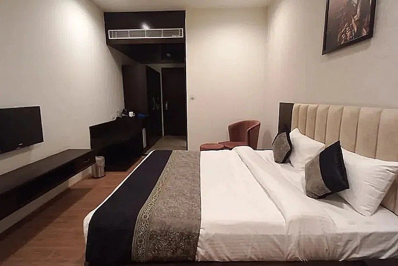 Hotel Dharohar, Varanasi Club Room 2