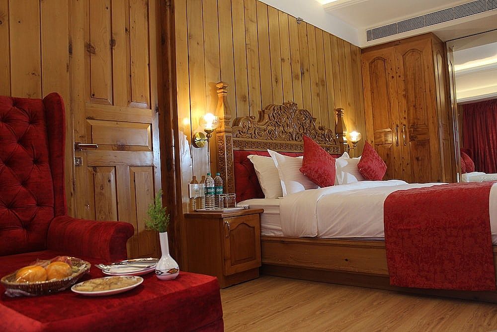 Presidential Room, 1 King Bed, Hot Tub, Valley View