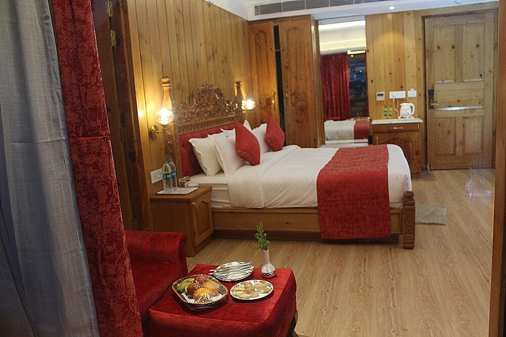 Presidential Room, 1 King Bed, Hot Tub, Valley View