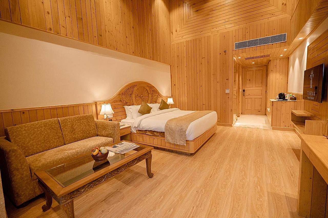 Club Royal Deluxe Room with Valley View & Balcony(BathTub)