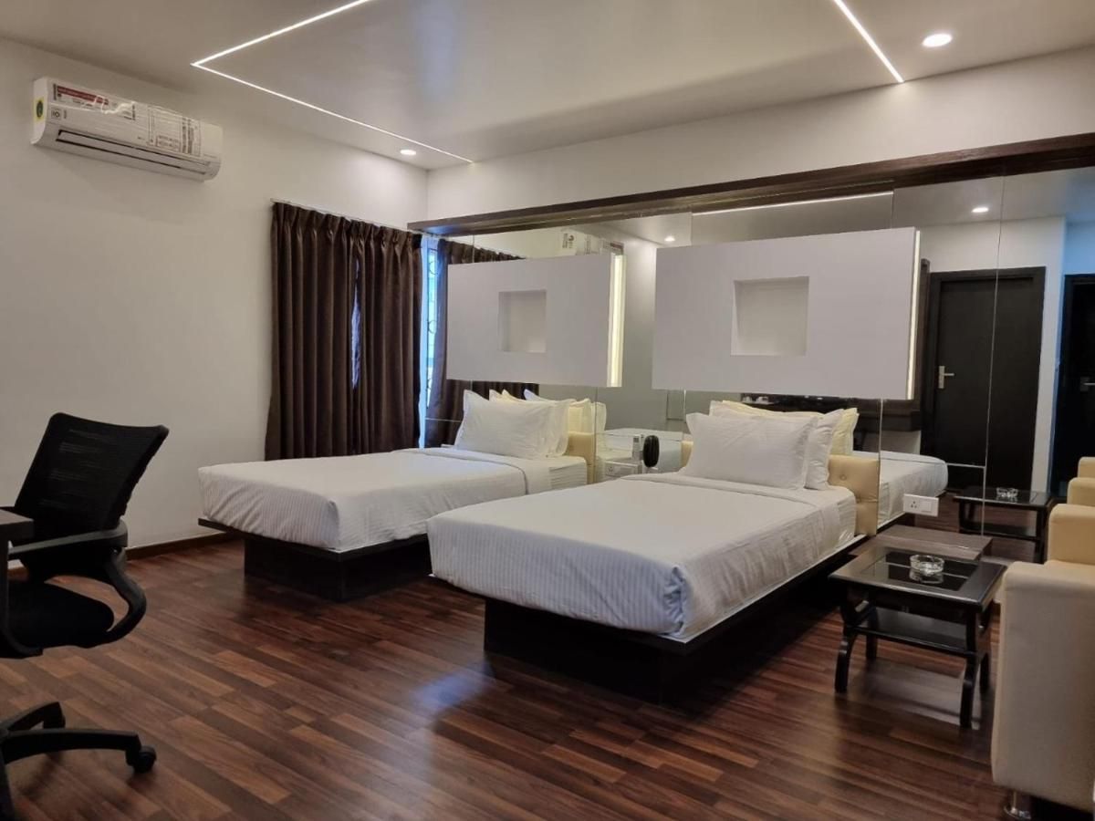 ALPHA SUITES Twin / Double Room 2