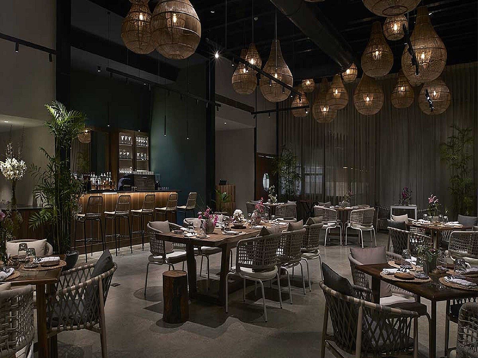 Food & Dining