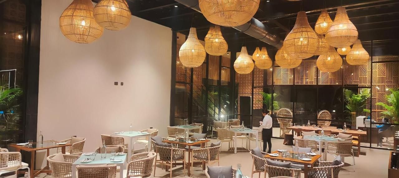 Food & Dining