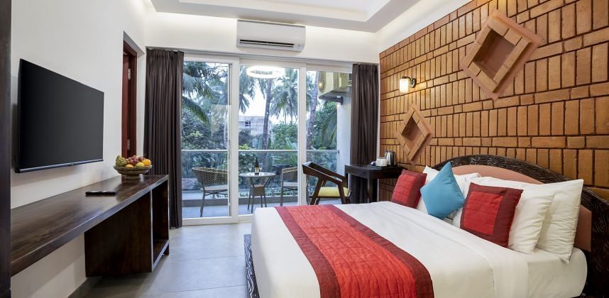 Downtown Anjuna - The Party Hostel Pool View Room With Balcony 2