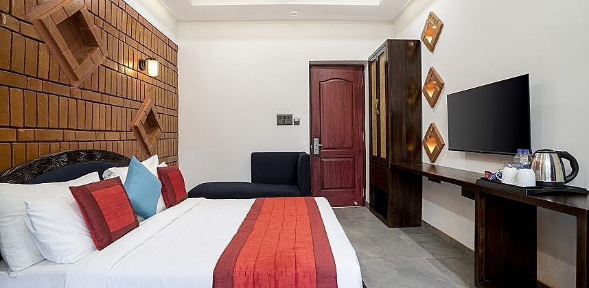 Downtown Anjuna - The Party Hostel Pool View Room With Balcony
