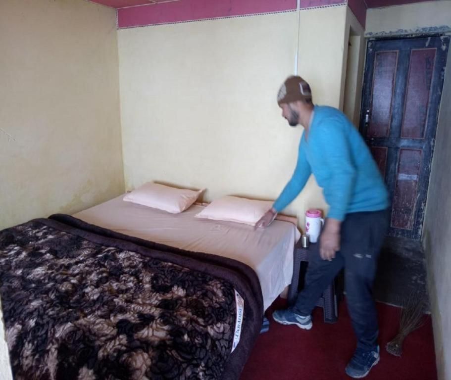 Single Bed in 6-Bed Dormitory Room