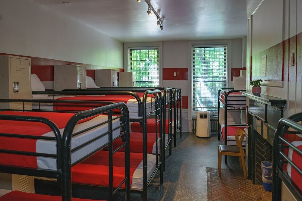 undefined Chicago Getaway Hostel 5