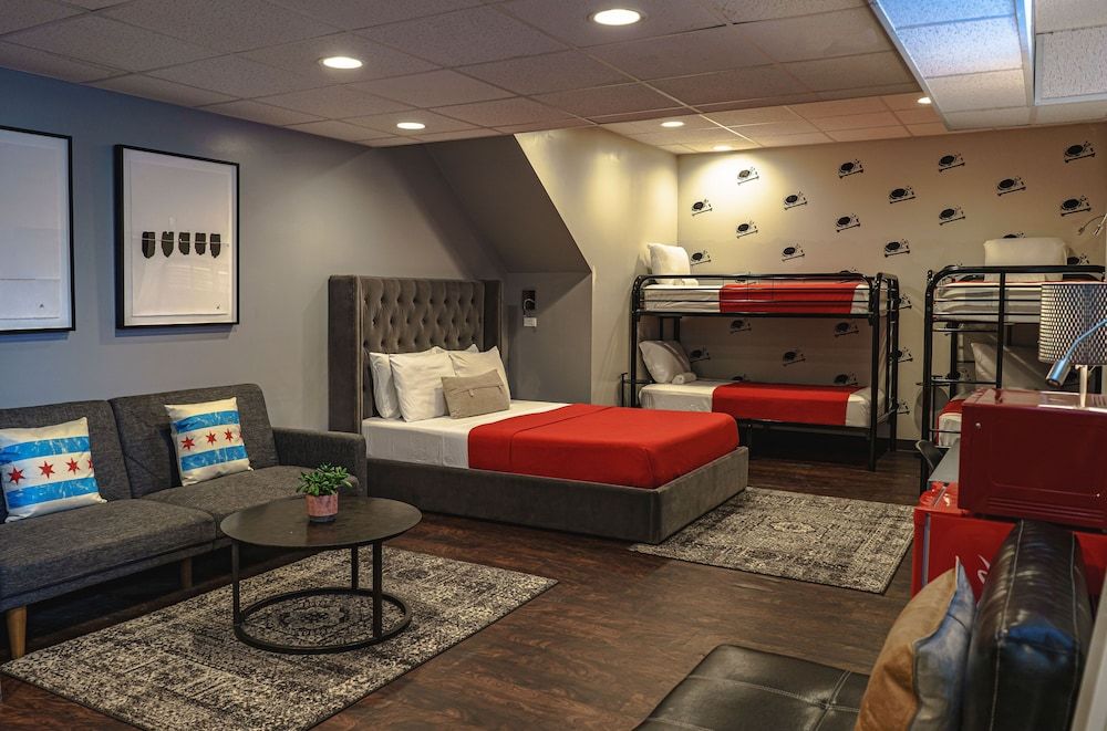 undefined Chicago Getaway Hostel 2