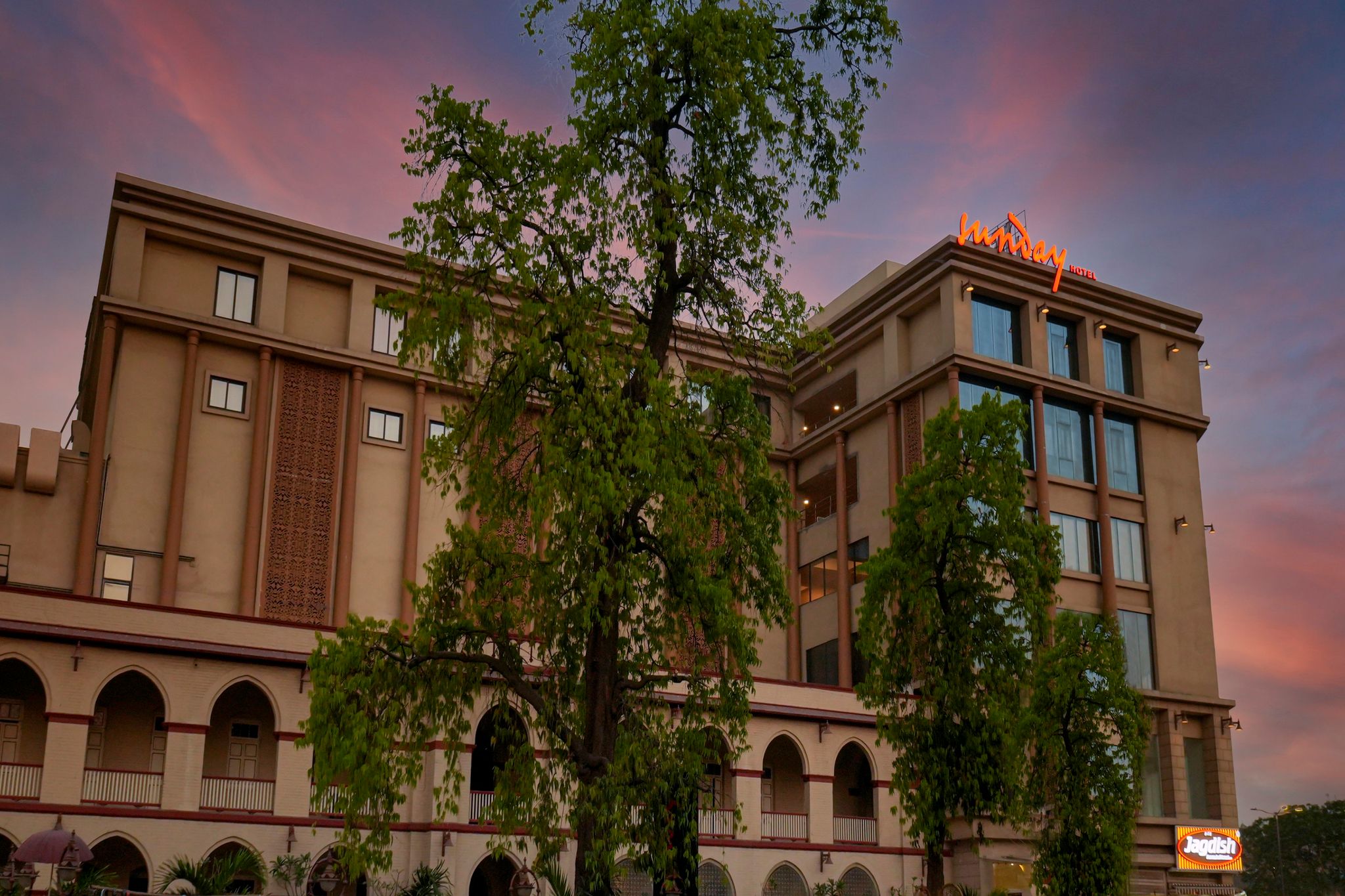 undefined Sunday by CheckIn Hotel Vadodara 8