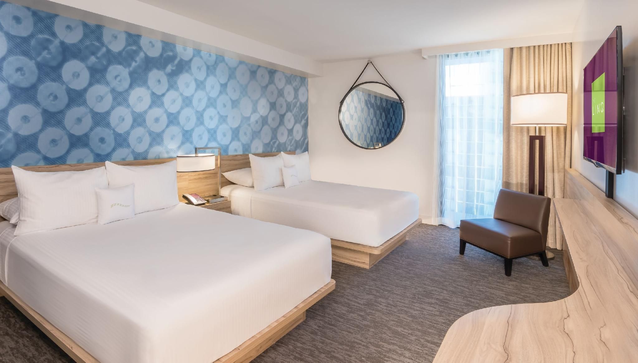 Deluxe Room, 2 Queens, Non-Smoking