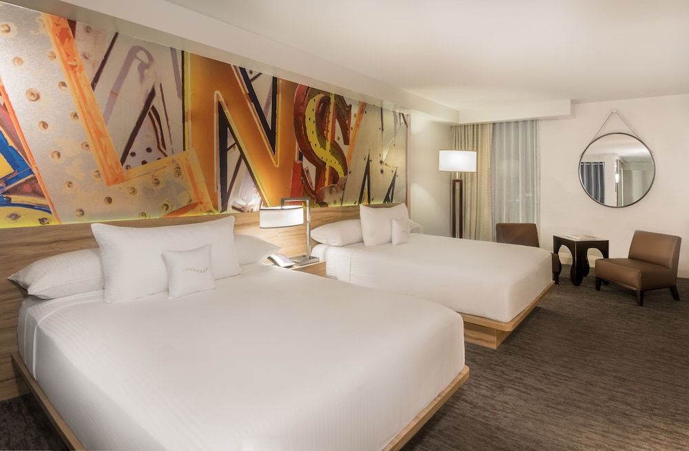 Executive Queen Suite, Pool View, Non-Smoking