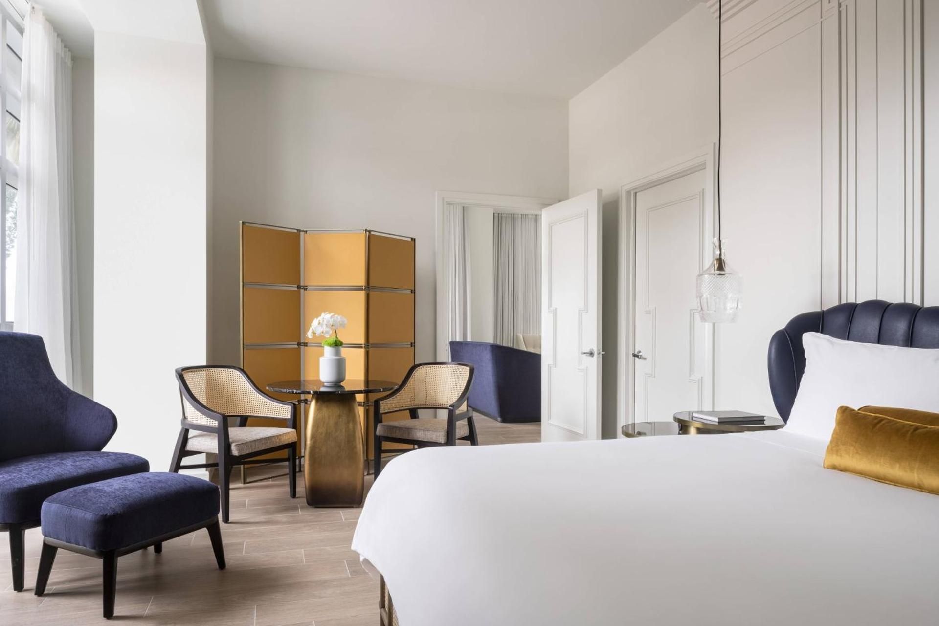 Club Ocean View Suite Roll-in Shower - Mobility Accessible