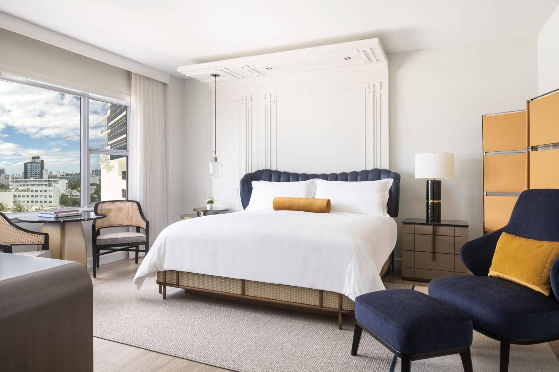 City View Room with 1 King Bed Roll-in Shower - Mobility and Hearing Accessible