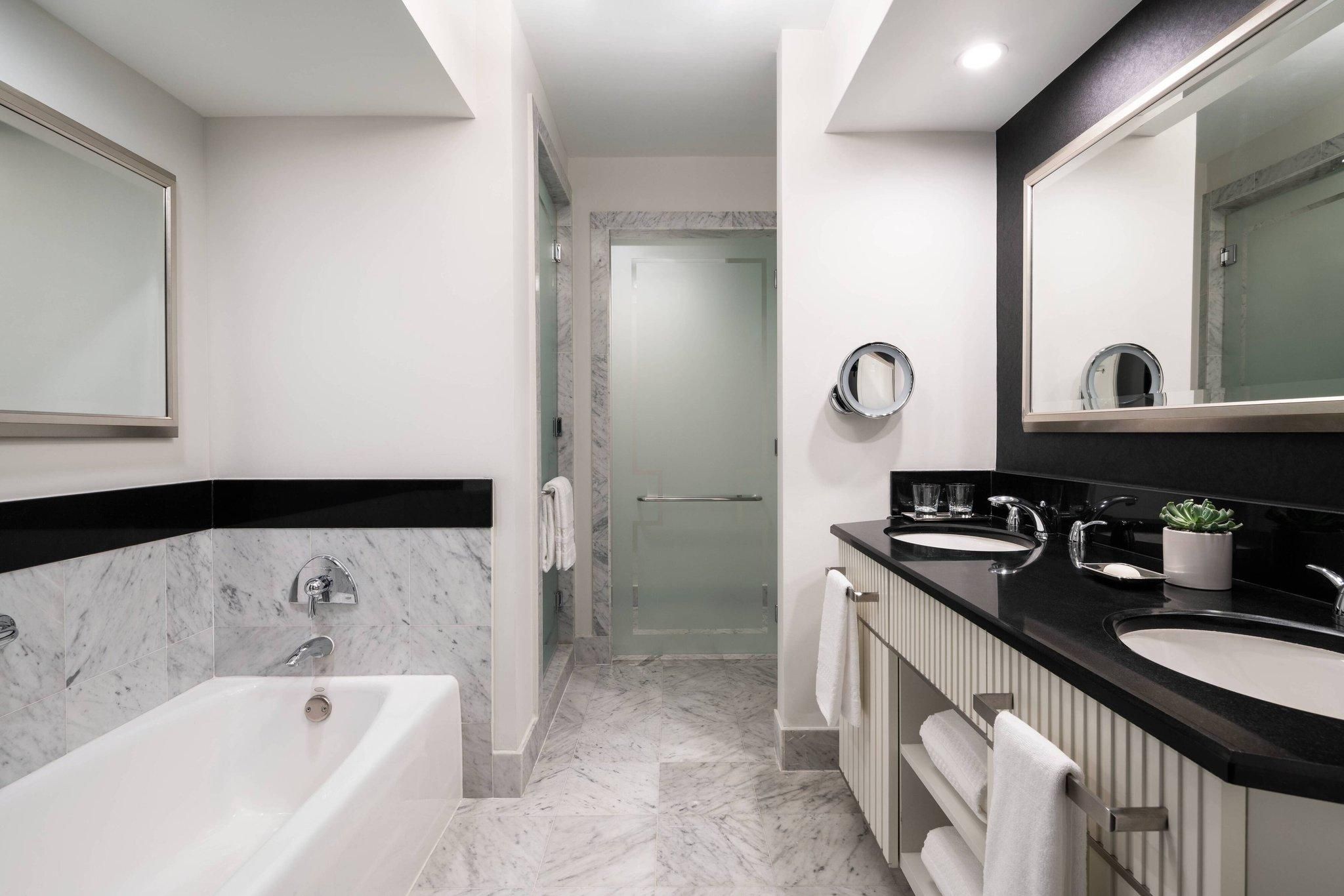 Club level, Guest room, 2 Double, City view, High floor