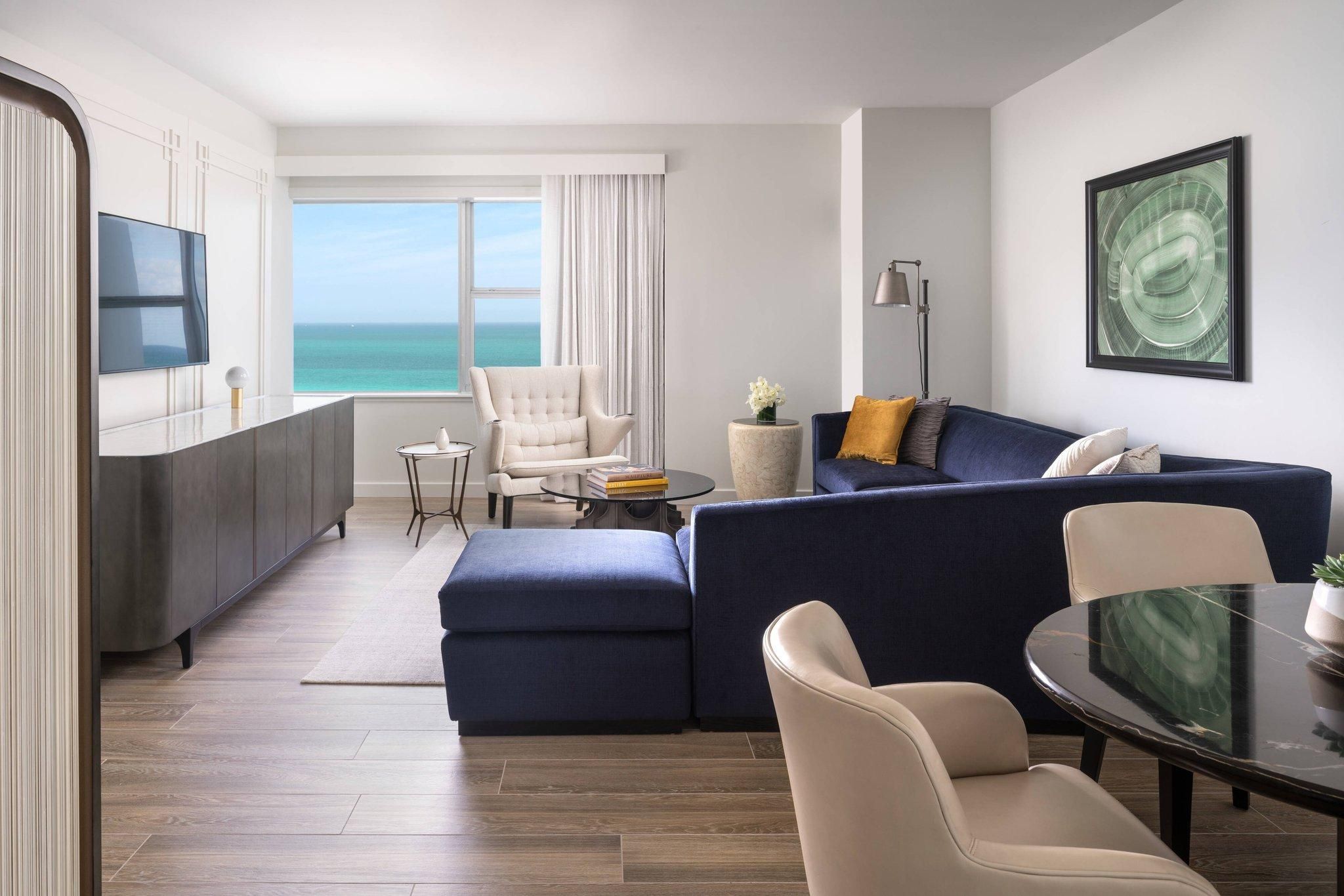 Club level, 1 Bedroom Suite, 1 King, Ocean view, High floor, Balcony