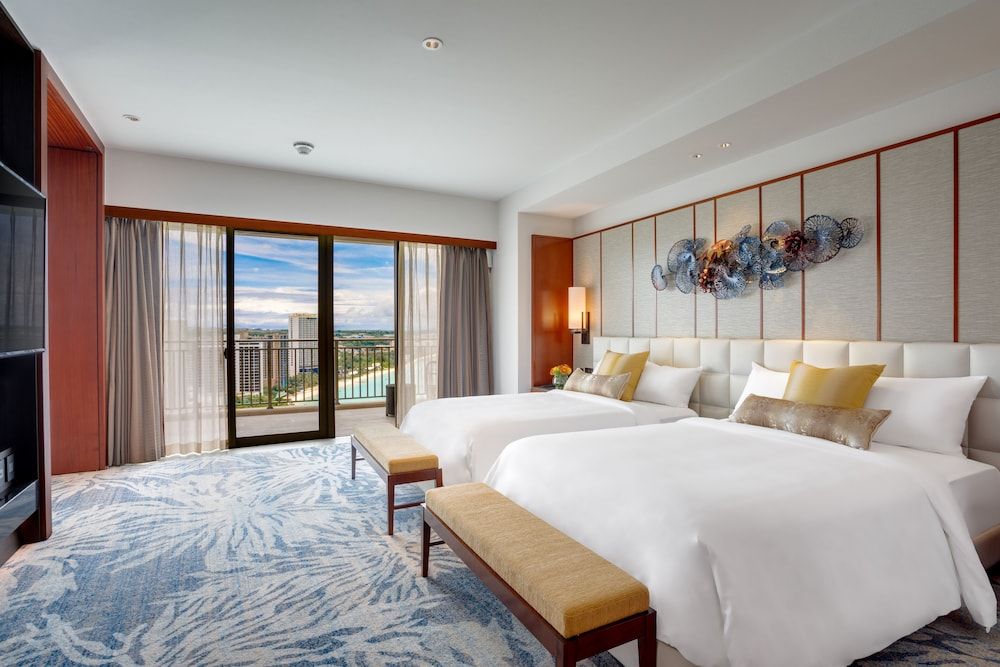 The Tsubaki Tower Camellia Suite with Club Lounge Access