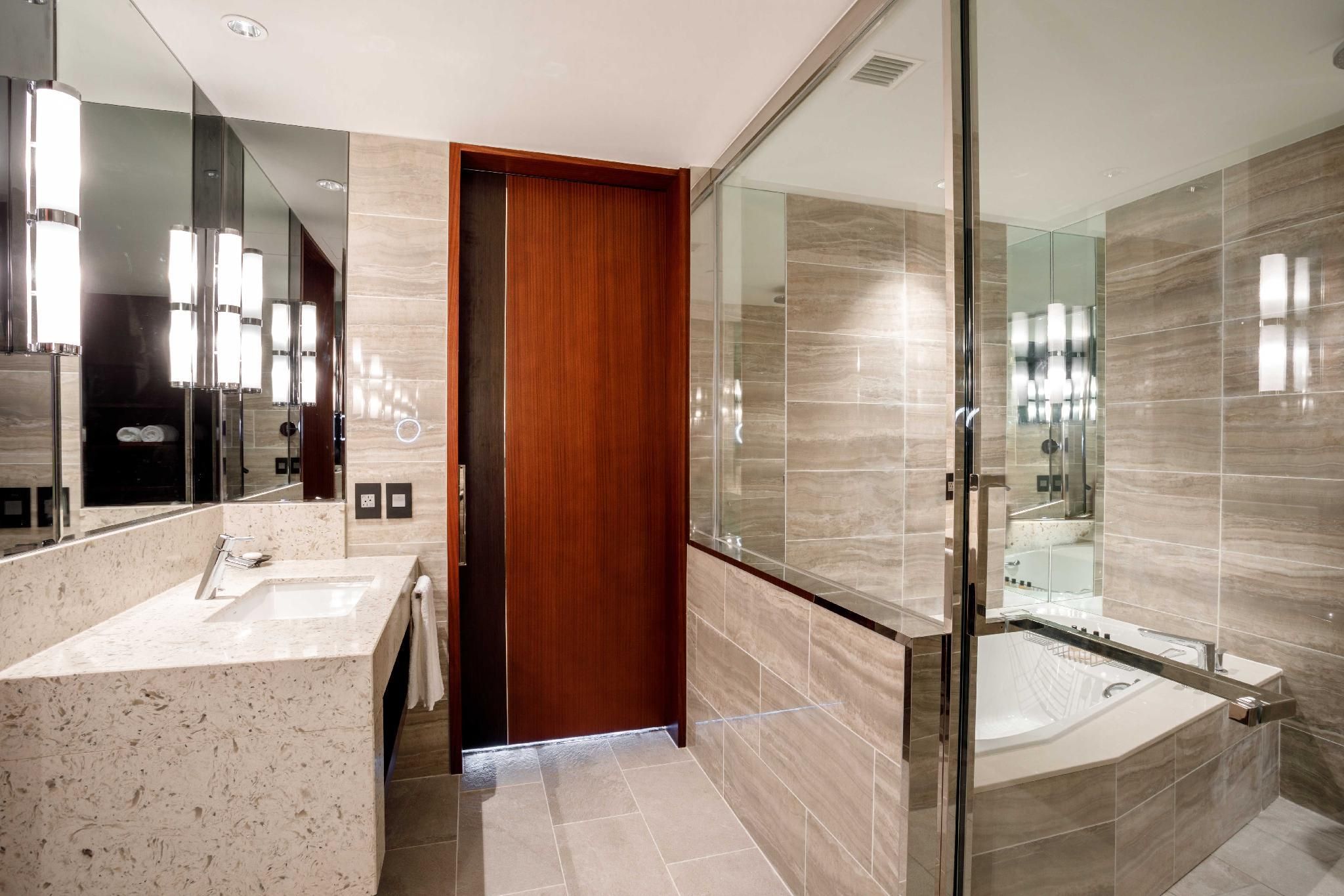 Camelia Suite with Club Lounge Access