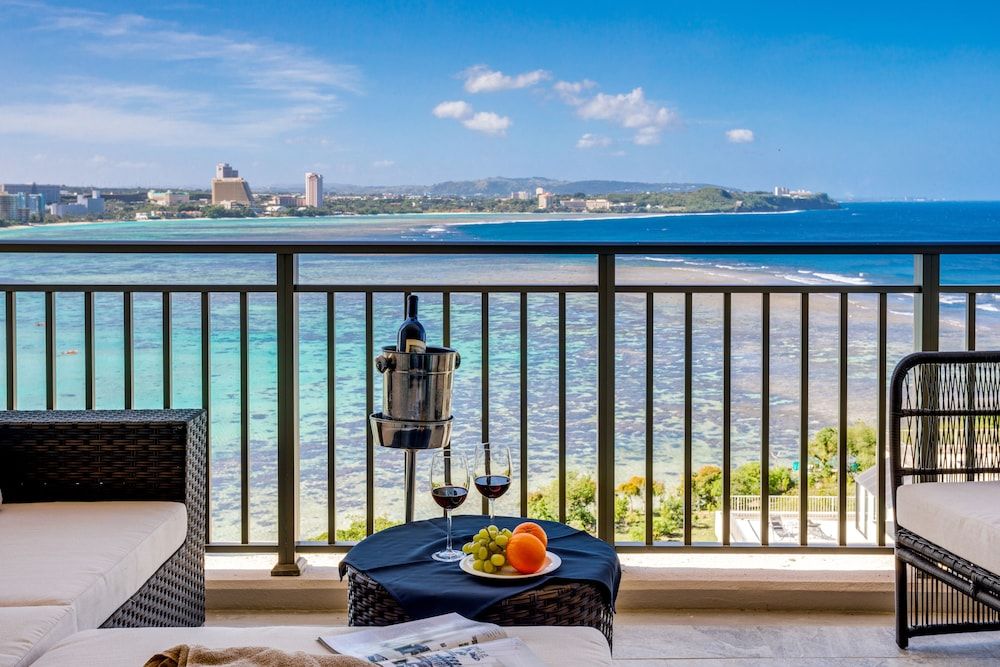 The Tsubaki Tower Camellia Suite with Club Lounge Access 2