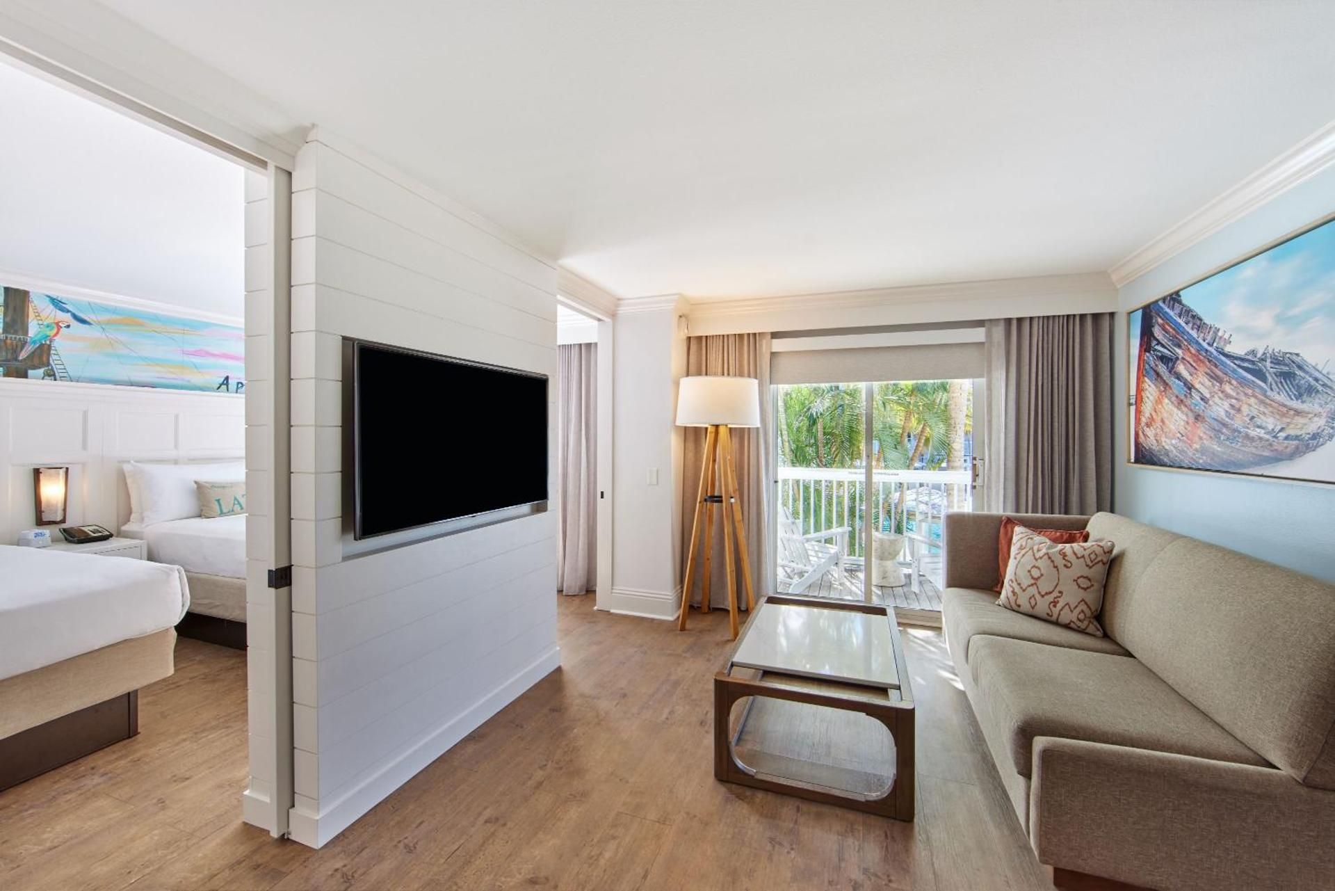 Queen Suite with Pool View