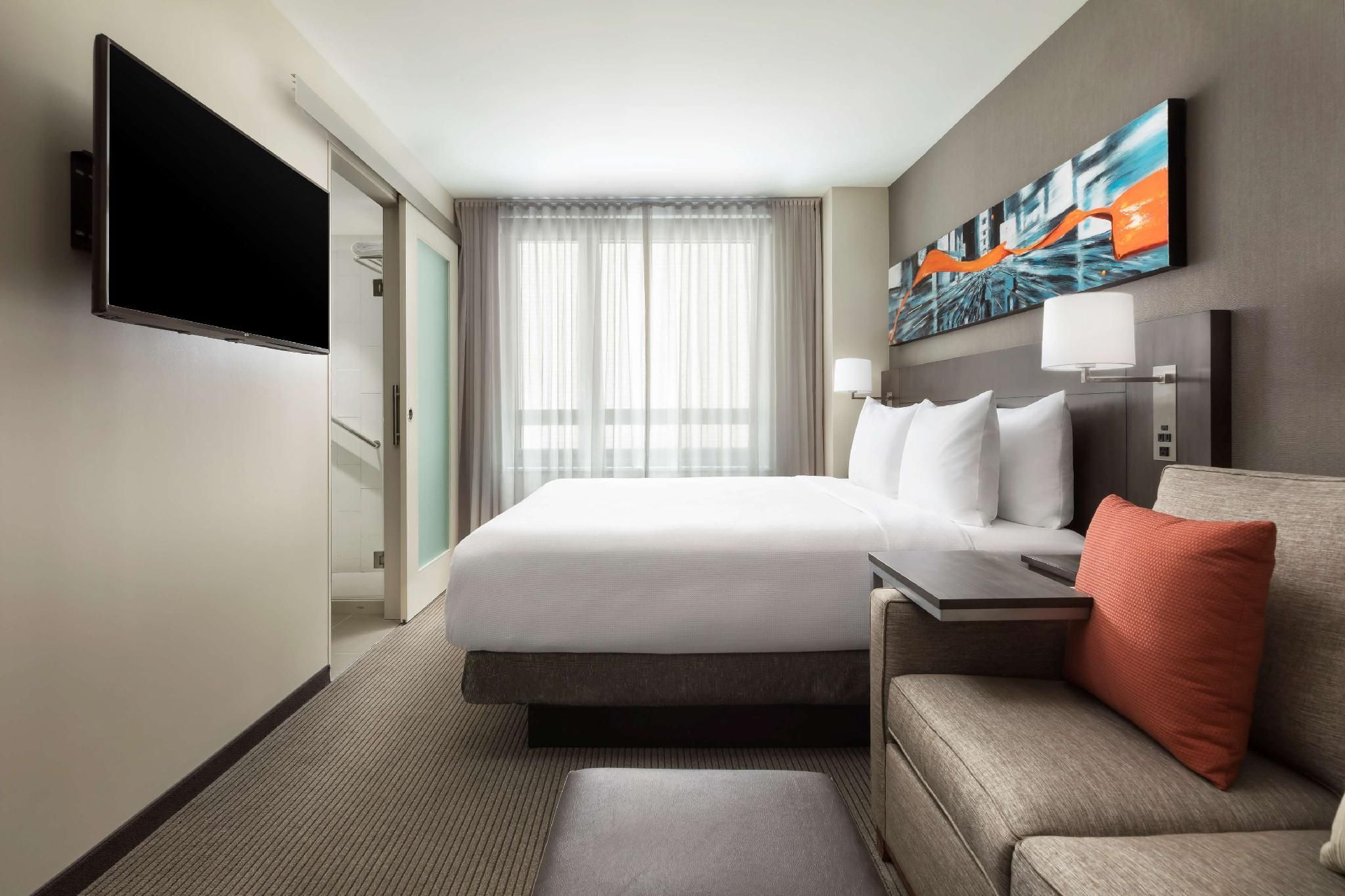 Specialty Room King Bed (plus Sofa Bed)